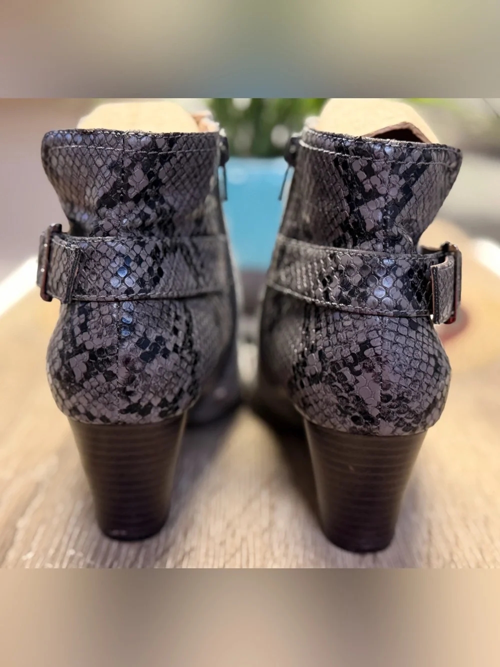 Vionic Naomi Suede Snake Print Ankle Boots Gray Leather Block Heel Sz 7 Medium